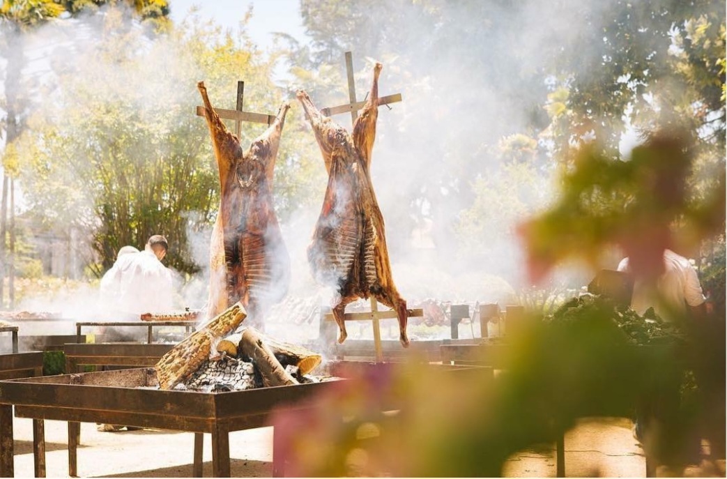 Asado al palo al fuego